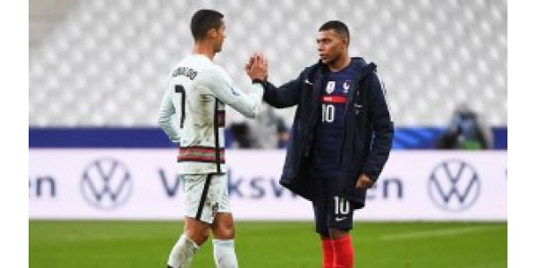Kylian Mbappé non ha sconfitto l'idolo CRISTIANO RONALDO nell'Équipe de France de Football